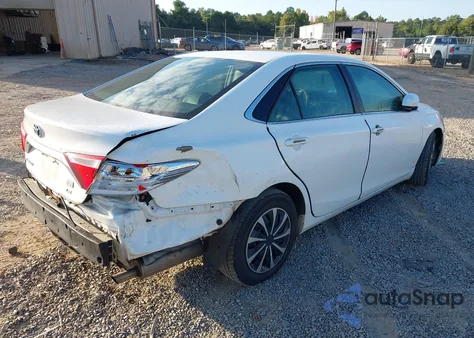 2015 Toyota Camry Hybrid Le z USA, uszkodzony, nr VIN 4T1BD1FK9FU167661